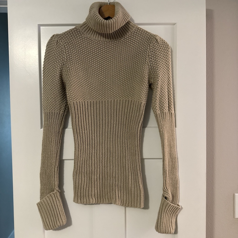 Gray Turtleneck sweater with cuff sleeves.